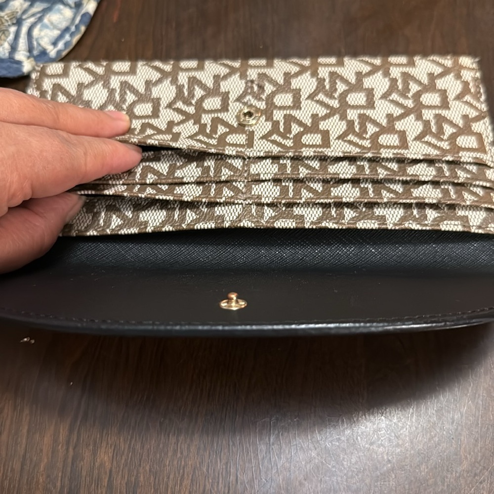 DKNY wallet